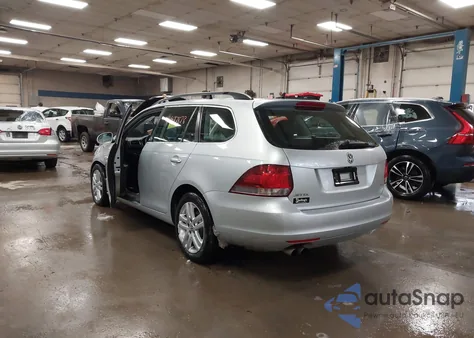 2014 Volkswagen Jetta Sportwagen 2.0L Tdi from USA, damaged, VIN 3VWPL7AJ5EM622956